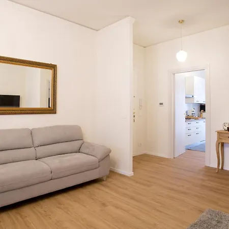 Casa Al Mulino, Facing Walls 아파트 루카