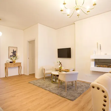 Casa Al Mulino, Facing Walls 아파트 루카