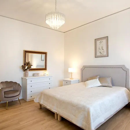 Casa Al Mulino, Facing Walls