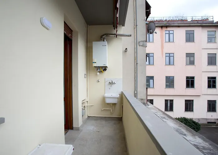 Casa Al Mulino, Facing Walls